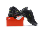 נעלי נייק-NIKE AIR MAX PLUS TN-BLACK-GREEN LOGO